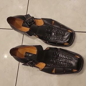LA Milano Black sandal shoe size 9.